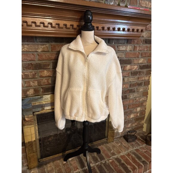 Old Navy White Sherpa Jacket Size Medium Cropped NWT - Picture 1 of 8
